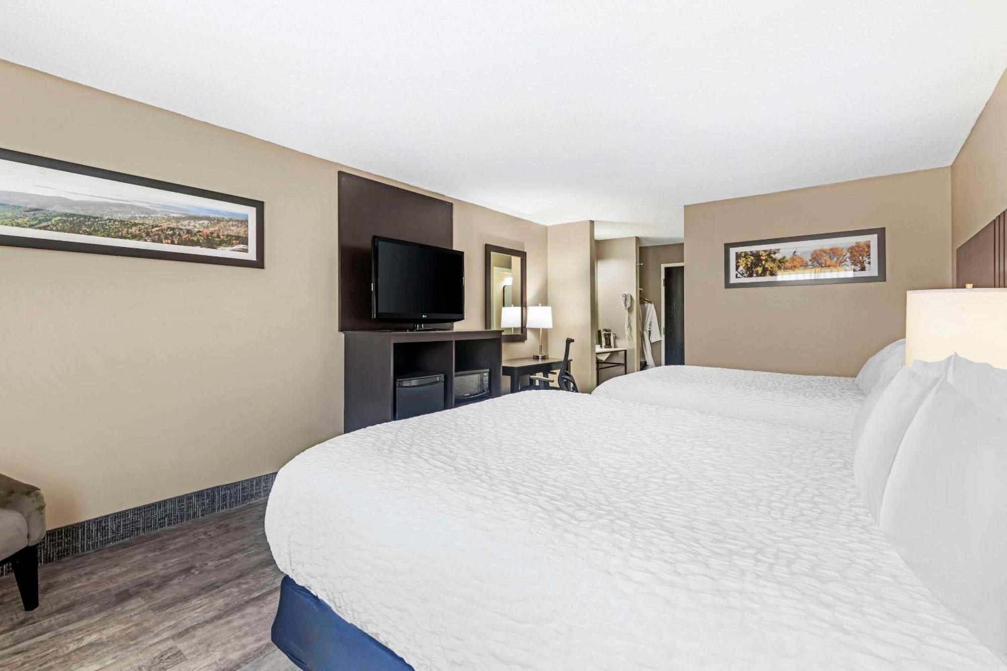 Black Bear Inn, Ascend Hotel Collection Orono Exterior photo